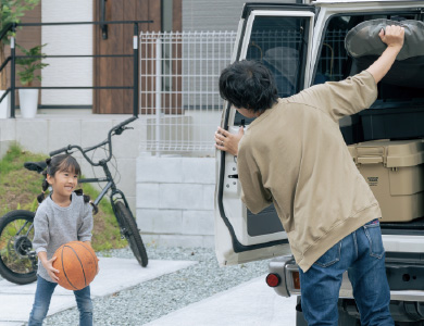 バスケットボールを持つ子供