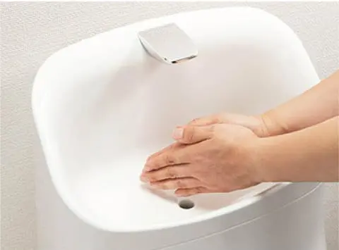 手洗いしやすいフォルムの「手洗鉢」標準装備